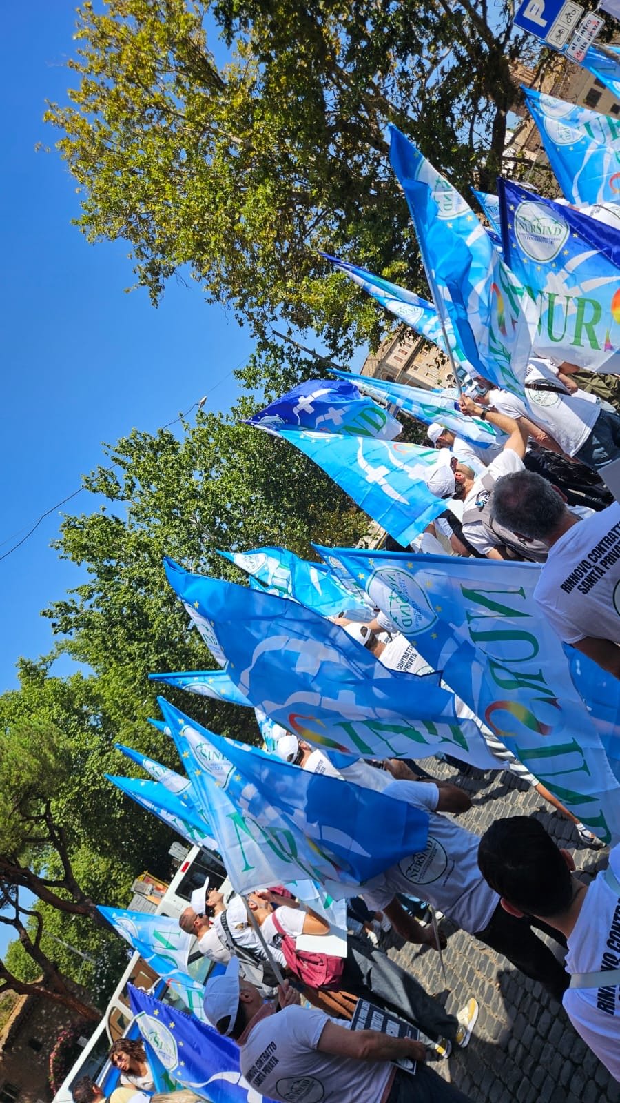 Scopri di più sull'articolo LA PROTESTA DEL NURSIND ABRUZZO PER LA MANCATA REMUNERAZIONE ACCESSORIA NELLE ASL ABRUZZESI